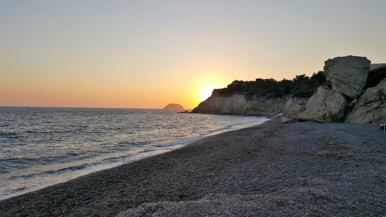 Limeri Traditional Guest House Monolithos  Exteriör bild